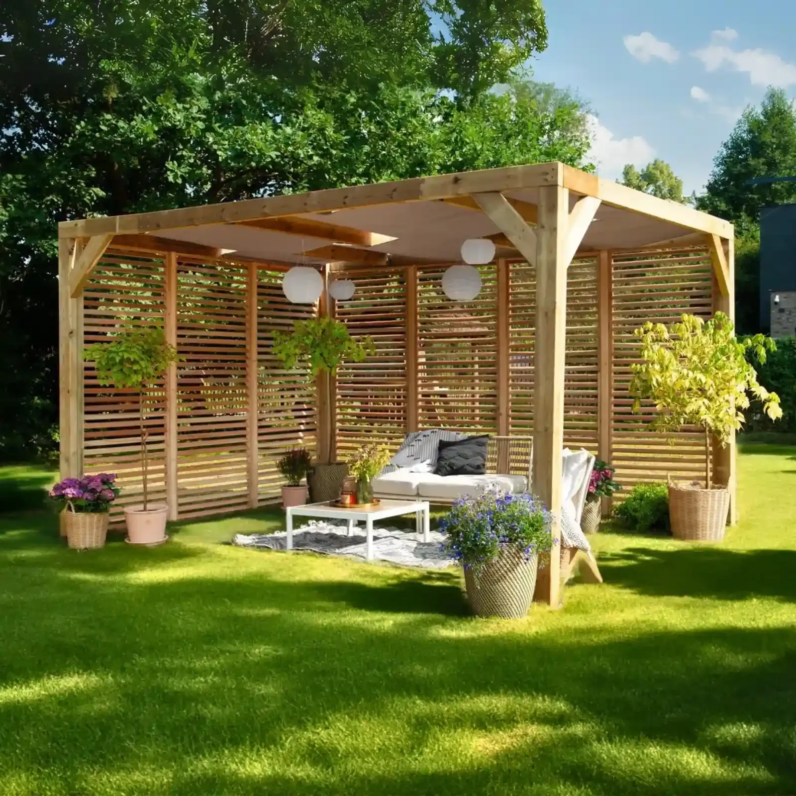 Pergola in legno progettata per uno spazio esterno